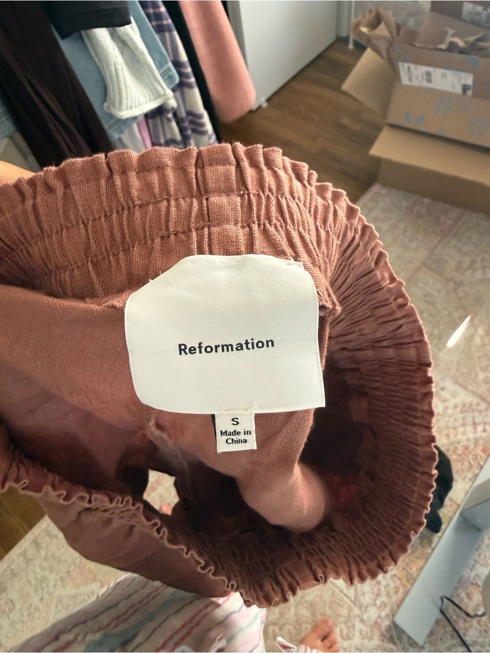reformation brown linen shorts - Picture 3 of 4